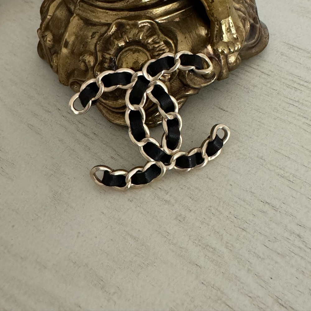 5 different brooches / pin